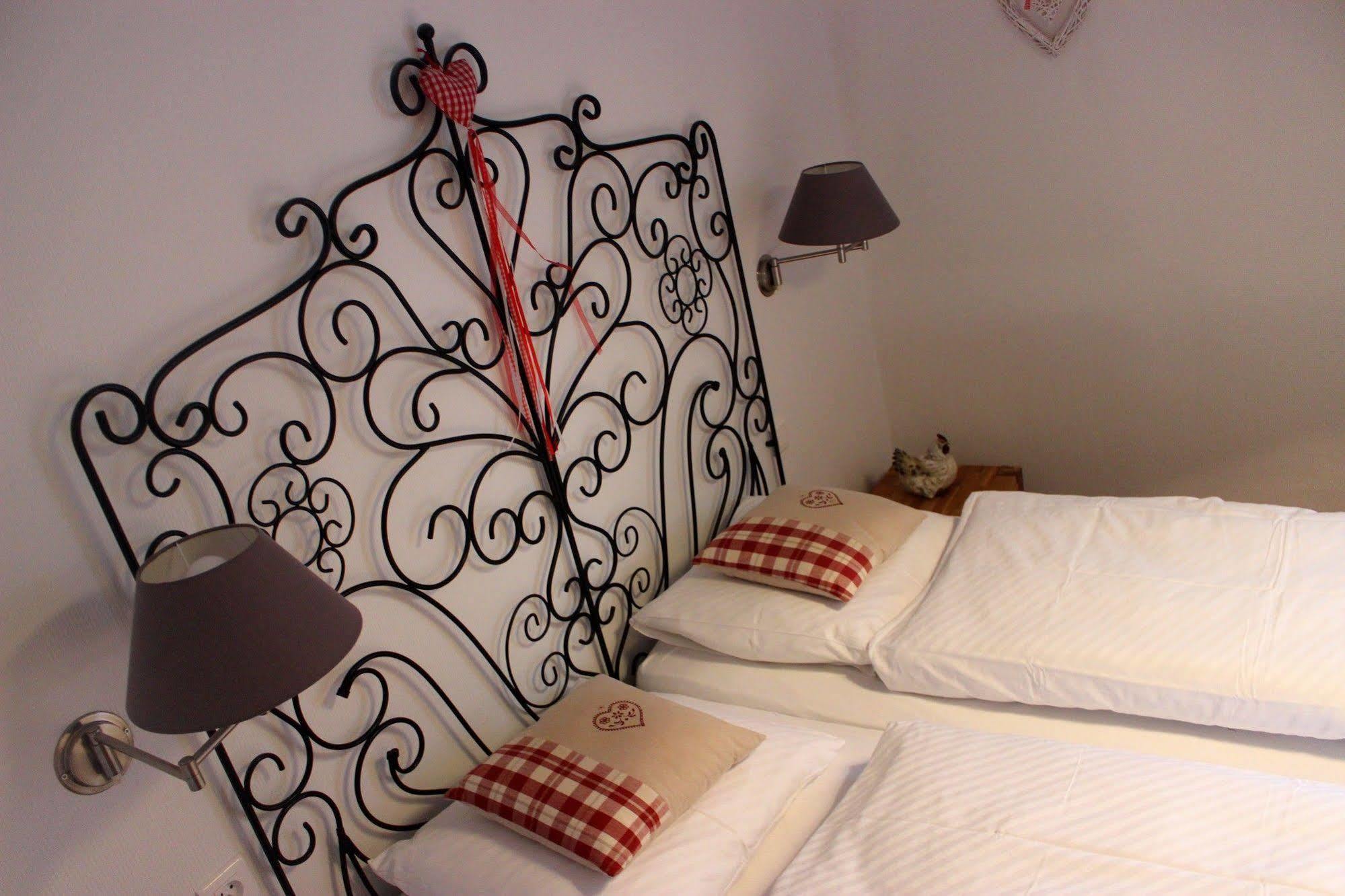 A La Maison Rouge Hotel & Restaurant Barr Εξωτερικό φωτογραφία